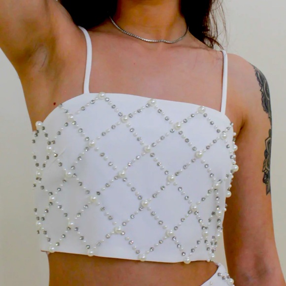Elegant White Pearl Embellished Women's Top s - Picture 1 of 6